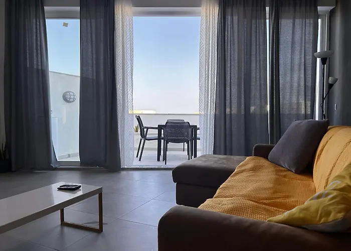 Daire Qawra Penthouse 4person Ac+wifi