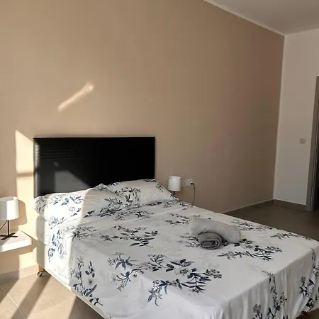 Qawra Penthouse 4person Ac+wifi סיינט פול ביי